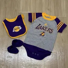 【新品未使用】LAKERSロンパースセット（ビブ・靴下付き）