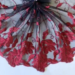 クリムゾンレッドカラーのお花刺繍チュールレース　1m　164