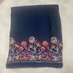 新品　サンロマン 華やかボタニカル刺繍 大判ストール ネイビー