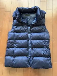 ユニクロ　ネイビー フード付き ダウンベスト