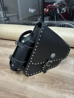 中古品】【特注品】ソフテイル用 本革 サドルバッグ 携行缶ホルダ 
