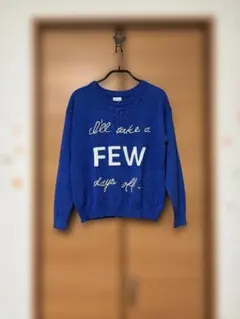 青い英字のニットセーター 長袖