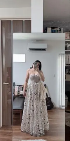 ストラップレスビーズ装飾ロングドレス