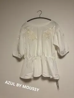 新品未使用　刺繍入りホワイトペプラムトップス　2way ブラウス