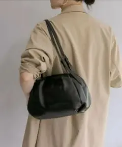 極美品 イアパピヨネ コロンボストンバッグ ショルダー トート 黒 本革/430g》コロンボストンバッグ（ボストンバッグ）｜ear