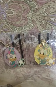 デイジー・ダック＆ドナルド・ダック キーホルダー 2個セット　イースター