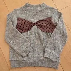 グレーのドット柄リボン付き長袖カットソー
