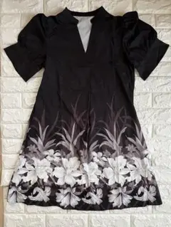 花柄チュニック 半袖 黒 お値下げしました❣️