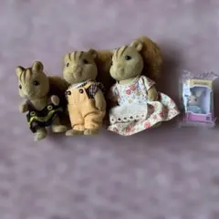 シルバニアファミリー　くるみリス　親子　人形　3体セット　うさぎのみ新品未使用