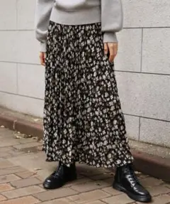 ローリーズファーム　花柄プリーツスカート