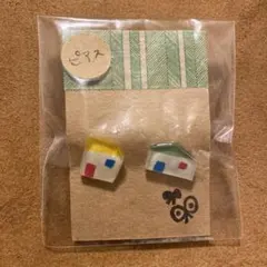 ハンドメイド　ピアス　カラフルな家　北欧テイスト