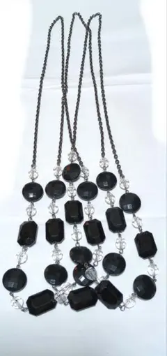 ネックレス　黒　三連