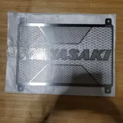純正 Z900RS cafeラジエーターコアガードのサムネイル