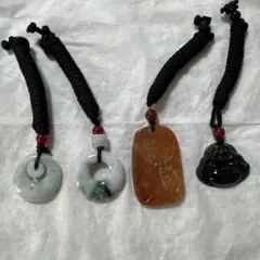 翡翠のネックレス・ペンダントセット　新品ですが天然石特有の傷あり