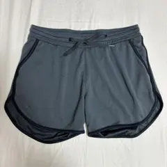 Under Armour グレーショートパンツ