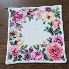 FEILER、淡いクリーム地、花柄ハンカチ