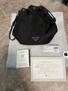 PRADA ブラック ナイロン 巾着ポーチ　ストラップ付