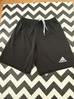 adidas ブラック ハーフパンツ