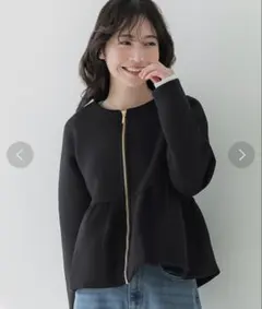 美品coca バウンススウェットバルーンヘムアウター L ブラック ペプラムのサムネイル