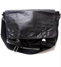 プラダ　レザー　メッセンジャー ショルダー バッグ　ハイエンド　定価40万