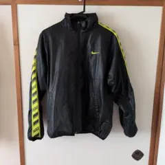 美品　NIKE ナイロンジャケット ブラック/イエロー Mサイズ