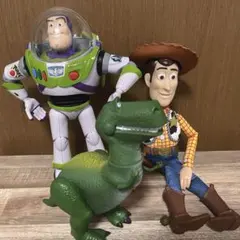 トイ・ストーリーリアルサイズトーキングフィギュア ウッディ・バズ・レックス