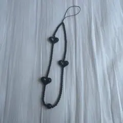 黒いハート型ビーズストラップ　スマホアクセサリー　ストラップ