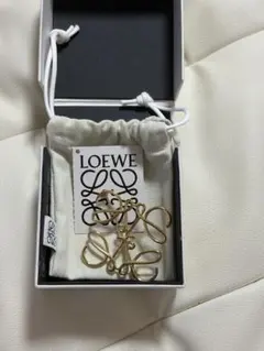 LOEWE ロエベ アナグラム ブローチ ゴールド 箱・保存袋付き 美品のサムネイル