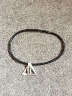 ネックレス　三角形　チューブ