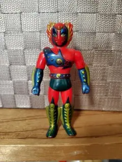 昭和レトロ 当時物 ヨネザワ玩具 ウルトラセブン ヘルメット ソフビ フィギュア Amazon.co.jp: 激！ブルマァク版昭和レトロ ウルトラセブン