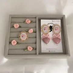ラブリーな薔薇のピアスとリングのセット(ピンク)