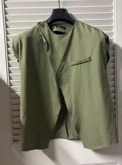SHEIN カーキ ベスト ジレ ノースリーブ