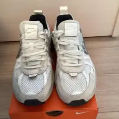 Nike スニーカー v2k run