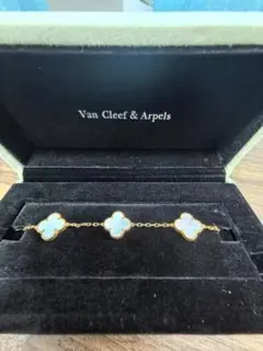 美品 クローバーのブレスレット