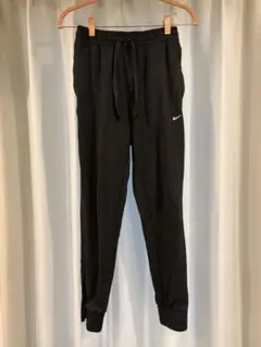Nike ブラックジャージパンツ