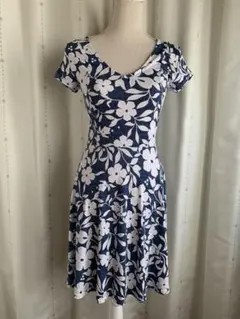 花柄ワンピース　アーモワールカプリスのサムネイル