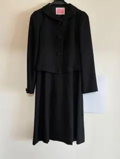 ブラックジャケット付きワンピース