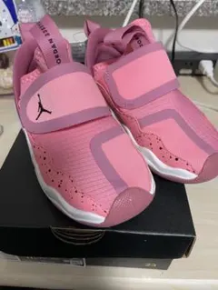 Jordan ピンク スニーカー ベルクロ　ナイキ　17センチ