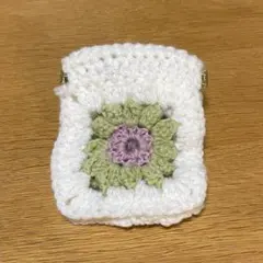 花モチーフの編み物ポーチ　小物入れ