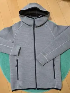 ☆美品　ユニクロ　ドライパーカー　グレー×Sサイズ☆のサムネイル