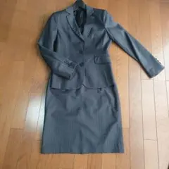 ダークグレー ストライプ スカートスーツ