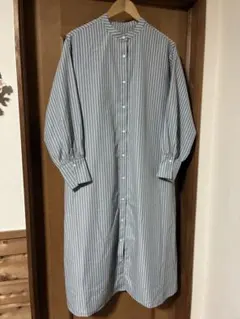 最終お値下げアイテムズアーバンリサーチ　シャツワンピース グレーストライプ