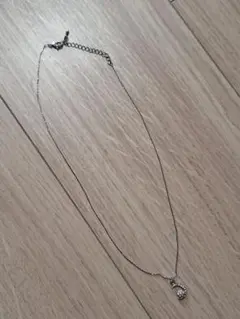 三日月形ペンダントネックレス
