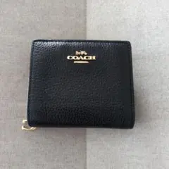 COACH ブラック 二つ折り財布　Cチャーム