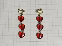 赤いハート型イヤリング