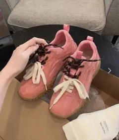 厚底ピンクスニーカー