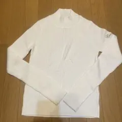 ホワイトリブ編みタートルネックセーター