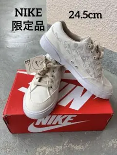 【新品】Nike ベージュ スニーカー24.5cm