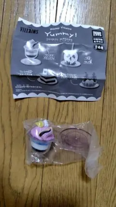 ディズニー ヴィランズ Yummy！ アースラ ベリーパフェ ガチャガチャ