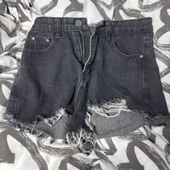 ダークグレー デニムショートパンツ フリンジ裾